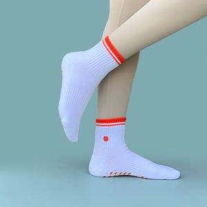 Chaussettes de yoga à poignée semi-circulaire en <span class=keywords><strong>verre</strong></span> à vin et <span class=keywords><strong>tomate</strong></span> avec logo personnalisable à double position pour Pilates Studio & Dance - Product Image 1