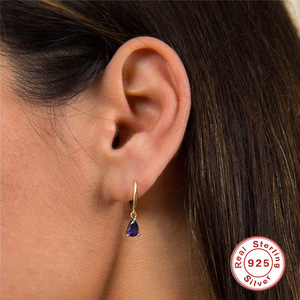 Pendientes de Plata de Ley S925 con Forma de Gota de Agua Geométrica, con Diamantes, Minimalistas, Creativos y Modernos - Product Image 5