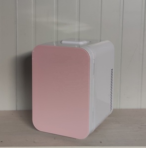 Mini Frigo Elettrico Rosa da 10L per <span class=keywords><strong>Cosmetici</strong></span>, Caldo/Freddo, Portatile a Basso Rumore, con Alimentazione 12V per Camper, Cibo, Bevande e Prodotti di Bellezza - Product Image 1