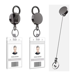 Porta credenciales retráctil de alambre de alta elasticidad, metálico negro, con clip para cinturón y llavero para tarjetas de identificación y llaves - Product Image 2