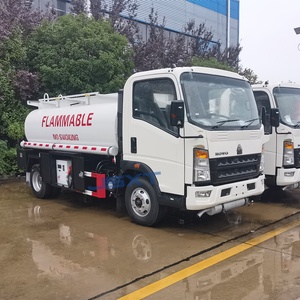 Howo 4*2 Type Sinotruk Pétrolier Camion Réservoir De Carburant 5000 <span class=keywords><strong>Litres</strong></span> <span class=keywords><strong>1000</strong></span> Gallon Huile Profil Bas Transfert Pétrolier Ravitaillement Camion - Product Image 1