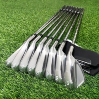 Nouveaux fers de golf 923 Premium pour l'amélioration des performances, avec technologie PurFlex Cavity Badge, pour un lancement optimal, des fers longs et un maintien constant des intervaleurs de distance.