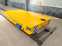 Chariot de transfert de marchandises robuste à batterie lithium, capacité de charge de 1 à 300 tonnes, pour utilisation en restaurant.
