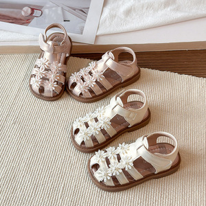 Zomermode Geweven Strand Slippers voor Meisjes Vrouwen Zachte Zool Veelzijdige Kinderschoenen - Product Image 1