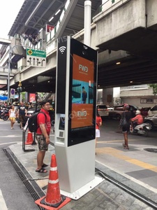 ผู้ผลิตที่ได้รับการรับรอง จอแสดงผลอัจฉริยะ 4K แบบสัมผัส Totem Player สำหรับธุรกิจ การตลาดเชิงพาณิชย์ โฆษณา ป้ายดิจิตอล LCD สำหรับใช้งานกลางแจ้ง - Product Image 2