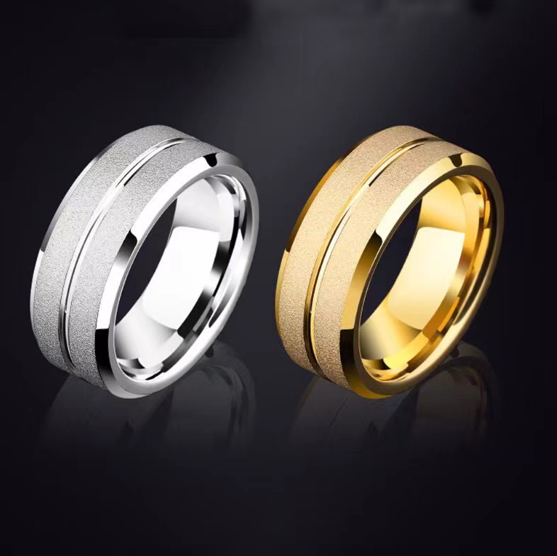 Ventes directes d'usine 8mm sablé 18K or titane acier bague fiançailles alliance acier inoxydable hommes anneau pour Couple