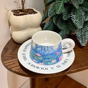 Tasse à café ou à thé en céramique peinte à la main avec un joli design, avec soucoupe, mug à eau avec poignée - Product Image 6