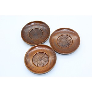Platos redondos de madera maciza de estilo japonés hechos a mano para frutas, aperitivos, té, café y fiestas. - Product Image 4