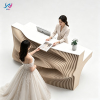Bureau de réception moderne en bois massif personnalisable pour salle de sport et magasin, mobilier de bureau commercial durable et écologique