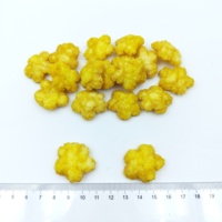 Craquelins de riz frit au goût d'herbes fraîches et rafraîchissantes, en forme de fleur de cerisier, pour les distributeurs de snacks en gros