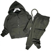 Moderne casual tweedelige outfitset, lichtgewicht, ademend, zachte stof, comfortabel voor dagelijks gebruik, minimalistisch, eigentijds modeontwerp