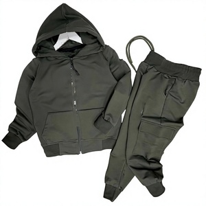 Ensemble de tenue décontractée moderne en deux pièces, tissu léger, respirant, doux, confortable pour un usage quotidien, design minimaliste et contemporain - Product Image 1