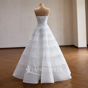 Rsm251017 Elegante <span class=keywords><strong>Abito</strong></span> <span class=keywords><strong>da</strong></span> <span class=keywords><strong>Sposa</strong></span> Bianco con Corpetto in Cristallo Illusion Sweetheart, Strati <span class=keywords><strong>a</strong></span> Strisce e Perline, per Cerimonia in Chiesa Jancemebr - Product Image 3