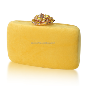 Sac à main de luxe pour femme, tendance, en PU écologique, avec perles carrées, bandoulière chaîne et fermeture magnétique, capacité 1-1,9 L, vente en gros, personnalisable - Product Image 2