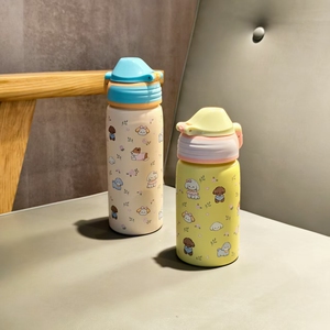 Gobelet isotherme à paille escamotable avec motif de chiot de dessin animé mignon, bicolore pastel, pour enfants, idéal pour les voyages - Product Image 1