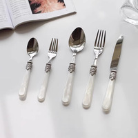 Ensemble de couverts de luxe baroque en acier inoxydable 304, style vintage Palais Royal, doré en relief à la française, pour mariage et hôtel