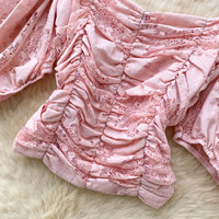 Haut court d'été pour femme à épaules dénudées et manches courtes, en dentelle ajourée et froncé, style élégant pour sorties