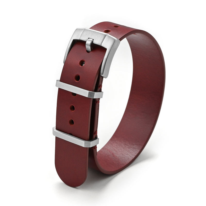 สีแดงเข้ม