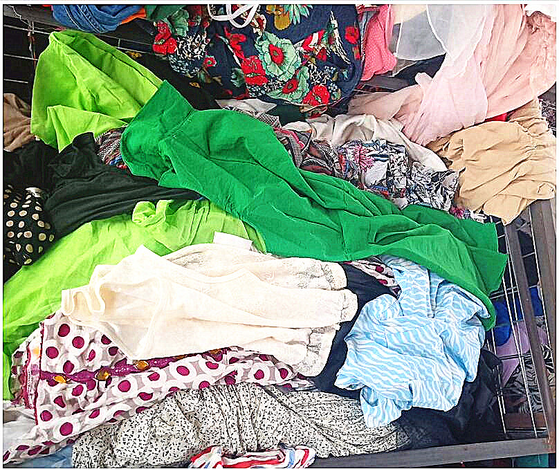 Factory Wholesale Second Hand Summer Clothes Used Ladies Silk Dress Women Clothing