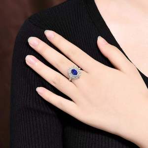 Bague en saphir bleu royal naturel du Sri Lanka SGARIT, taille ovale 3,08 ct, or 18 carats avec 45 gros diamants pour femmes - Product Image 5