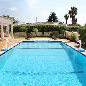 Support de basket-ball d'intérieur conçu pour une utilisation sportive au bord de la piscine - Product Image 1