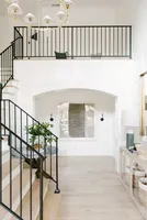 Balustres décoratifs modernes en fer forgé sur mesure, anti-rouille, pour balcons et escaliers de villas, à fixation au sol