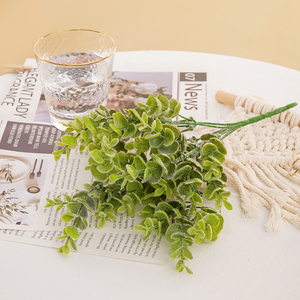 Oferta Especial: Ramas Clásicas de Eucalipto Artificial con 6 Ramificaciones y Hojas Verdes, Otras Flores y Plantas - Product Image 2