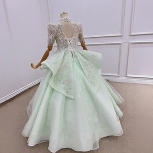 Vestido de niña de las flores Wn1792 verde menta con apliques de encaje plateado pesado, cuello alto con cuentas, vestido de princesa de gala hasta el suelo, 100% poliéster - Product Image 2