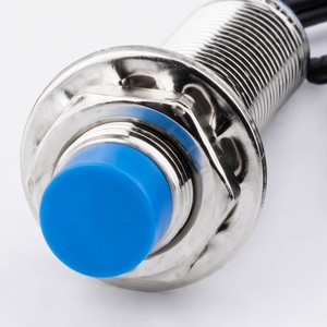 Capteur de proximité inductif étanche série LJ12A3, type non encastré, NPN PNP, détection 4 mm - Product Image 2