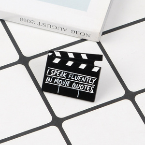 Set <span class=keywords><strong>de</strong></span> cinéma Broche en émail Je parle couramment dans les citations <span class=keywords><strong>de</strong></span> films Broche Sac Vêtements Épingle <span class=keywords><strong>de</strong></span> revers Badge Bijoux Cadeau pour les amis - Product Image 2