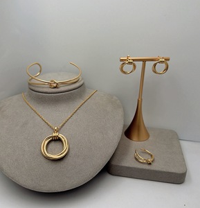 Conjunto de Joyería de Diseño en Acero Inoxidable para Mujer, Proveedor de Joyería, Traje de Joyería 4 en <span class=keywords><strong>1</strong></span>: Collar, Pulsera, Brazaletes, Aretes y Anillos - Product Image 1