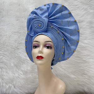 Foulard ethnique <span class=keywords><strong>Aso</strong></span> Oke fabriqué en Nigéria avec de grandes perles et pierres décoratives pour femmes - Product Image 4