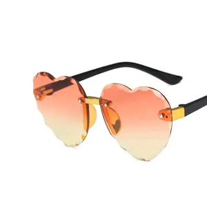 gafas de corte de diamante Suppliers-DOISYER 2020 forma de amor niñas gafas de sol de corte de diamante damas niños sin montura corazón gafas de sol 2021