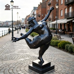 Famosa Escultura Moderna de Mujer Gorda Bailando en Bronce Negro para Arte Público Urbano - Product Image 2