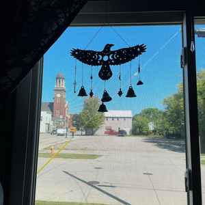 Campanas Místicas de <span class=keywords><strong>Cuervo</strong></span> y Bruja - Arte de Pared de Madera Hecho a Mano con Campanas Colgantes para Altar de Brujas y Decoración Boho <span class=keywords><strong>del</strong></span> Hogar - Product Image 4