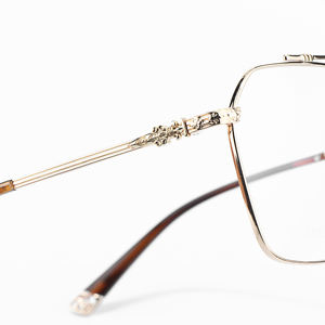 <span class=keywords><strong>แว่น</strong></span>ตาแฟชั่นทรงหกเหลี่ยม <span class=keywords><strong>ดี</strong></span>ไซน์สวยงาม คุณภาพ<span class=keywords><strong>ดี</strong></span>จากกวางตุ้ง สำหรับผู้ชายและผู้หญิง เหมาะสำหรับงานปาร์ตี้  พร้อมเลนส์ออพติคอล  ตกแต่งด้วยลวดลายสวยงาม - Product Image 5