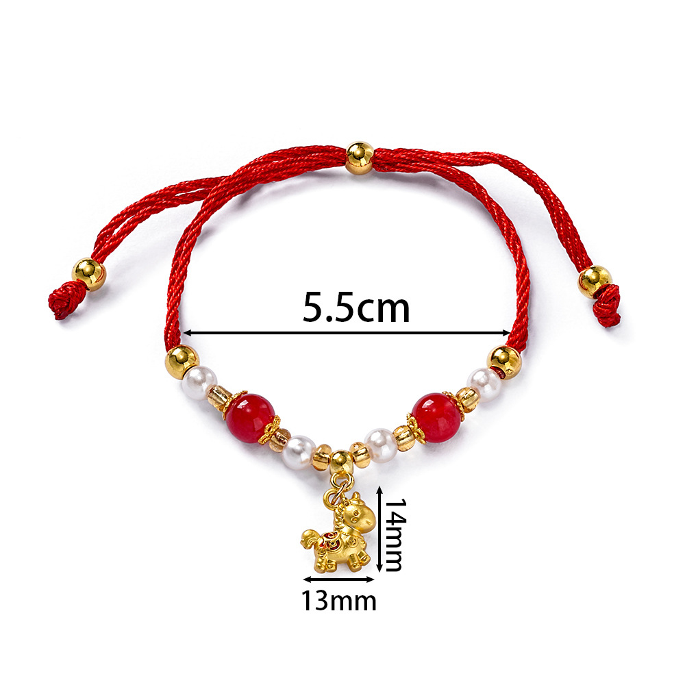 Perles de verre rouges, le rouge signifie une richesse instantanée