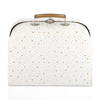 Boîte cadeau Kraft personnalisée Mini emballage de faveur en forme de valise Conception en relief Petite mini valise en carton en forme de faveur