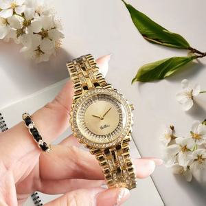Reloj de lujo para mujer, de aleación dorada con diamantes de imitación, pulsera de acero inoxidable, esfera de cristal de cuarzo, resistente al agua, reloj de vestir - Product Image 6