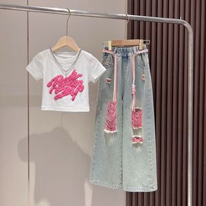 Set Estivo alla Moda per Bambine con Graffiti Dipinti, Completo Carino per Uso Quotidiano, T-shirt Bianca + <span class=keywords><strong>Pantaloni</strong></span> in Denim Colorati Strappati - Product Image 6