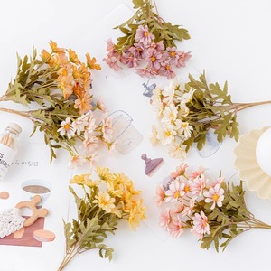 Ramo de <span class=keywords><strong>girasol</strong></span> de crisantemo pequeño francés de flores artificiales para decoración de hoteles y hogares - Product Image 2