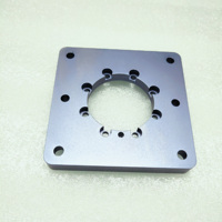 Plaque de montage carrée en acier inoxydable usinée CNC sur mesure, base anodisée noire, trou intérieur de forme spéciale, haute précision