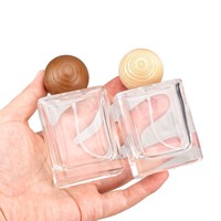 Flacon pulvérisateur carré en verre portable de 50 ml pour séparation de parfum, protection de l'environnement, remplace les flacons vides, couvercle en bois de noyer