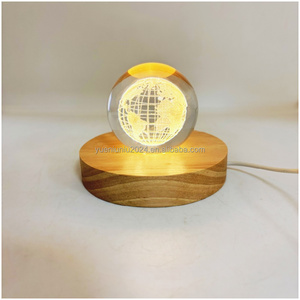 حامل مصباح LED حديث مع مفتاح USB ضوء ليلي وكريستال أكريليك ثلاثي الأبعاد لقاعدة عرض كرة راتنج مصنوعة من الخشب