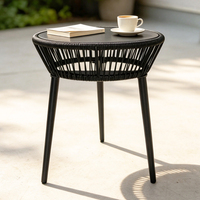 Table d'appoint ronde en corde tressée avec plateau en verre trempé noir, table d'extérieur pour patio, table de jardin, table de balcon, table basse avec pieds en acier