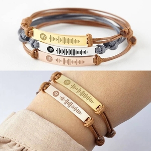 <span class=keywords><strong>Bracciale</strong></span> Personalizzabile <span class=keywords><strong>con</strong></span> <span class=keywords><strong>Incisione</strong></span> Logo ID in Acciaio Inossidabile <span class=keywords><strong>Argento</strong></span> e Oro 18k <span class=keywords><strong>con</strong></span> Targhetta Rettangolare Vuota da Incidere e Charm Macramè - Product Image 6