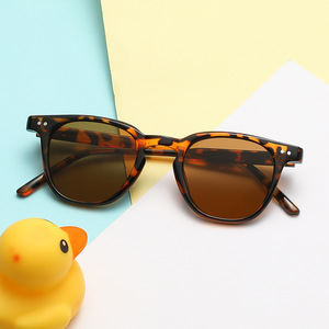 <span class=keywords><strong>Lunettes</strong></span> de soleil pour enfants anti-ultraviolet <span class=keywords><strong>Lunettes</strong></span> à monture carrée <span class=keywords><strong>Lunettes</strong></span> de soleil polarisées pour enfants à monture ronde - Product Image 2