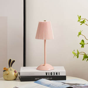 现代褶皱式可充电 LED 台灯，带触摸调光功能，适用于餐桌、卧室、床头、餐厅装饰照明 - Product Image 3