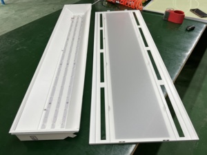 SAA CE <span class=keywords><strong>Dimmable</strong></span> <span class=keywords><strong>LED</strong></span> bảng điều chỉnh ugr <17 <span class=keywords><strong>130lm</strong></span>/<span class=keywords><strong>W</strong></span> <span class=keywords><strong>LED</strong></span> phẳng 1.2m 18W 24W 36W vuông troffer Bảng điều chỉnh ánh sáng với khe thông hơi - Product Image 6