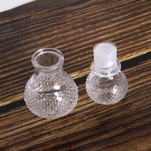 Bouteille en verre gaufré transparent de 50 ml pour whisky, vodka, brandy, liqueur, mini <span class=keywords><strong>carafe</strong></span> <span class=keywords><strong>à</strong></span> <span class=keywords><strong>vin</strong></span> <span class=keywords><strong>avec</strong></span> <span class=keywords><strong>bouchon</strong></span> - Product Image 5
